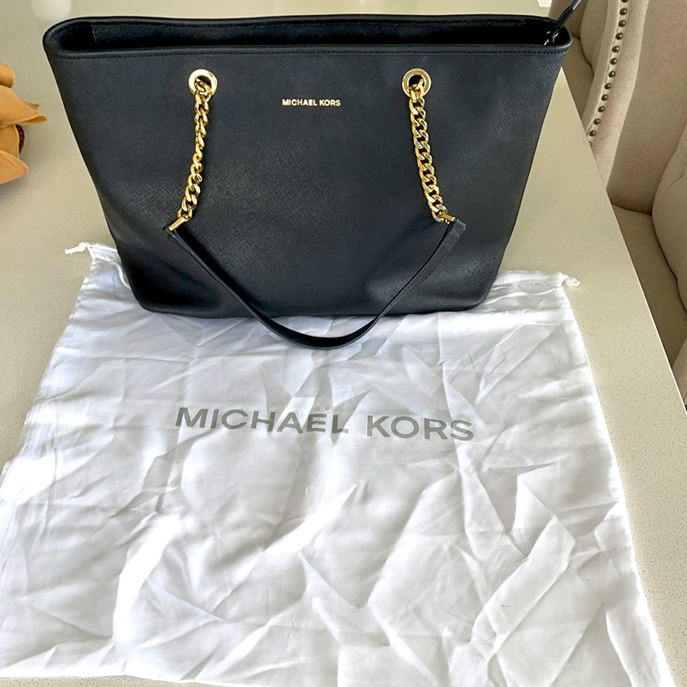 Michael Kors Jet Set Travel Chain Leather Handbag